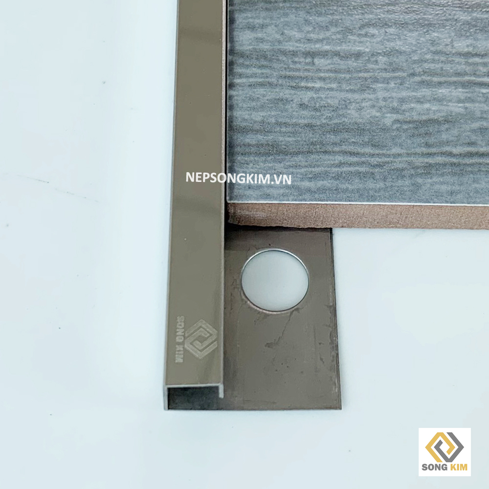 Nẹp Inox Góc Vuông Ngoài Bạc Bóng 12H